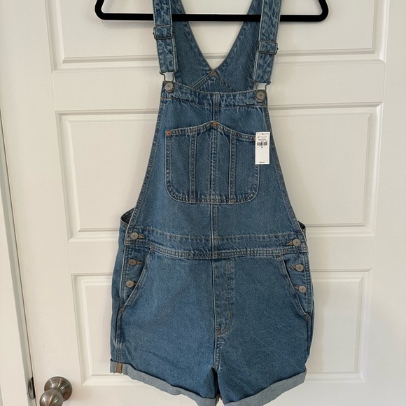 Old Navy Slouchy Straight Jean Short Overalls. Size M. - Picture 1 of 6